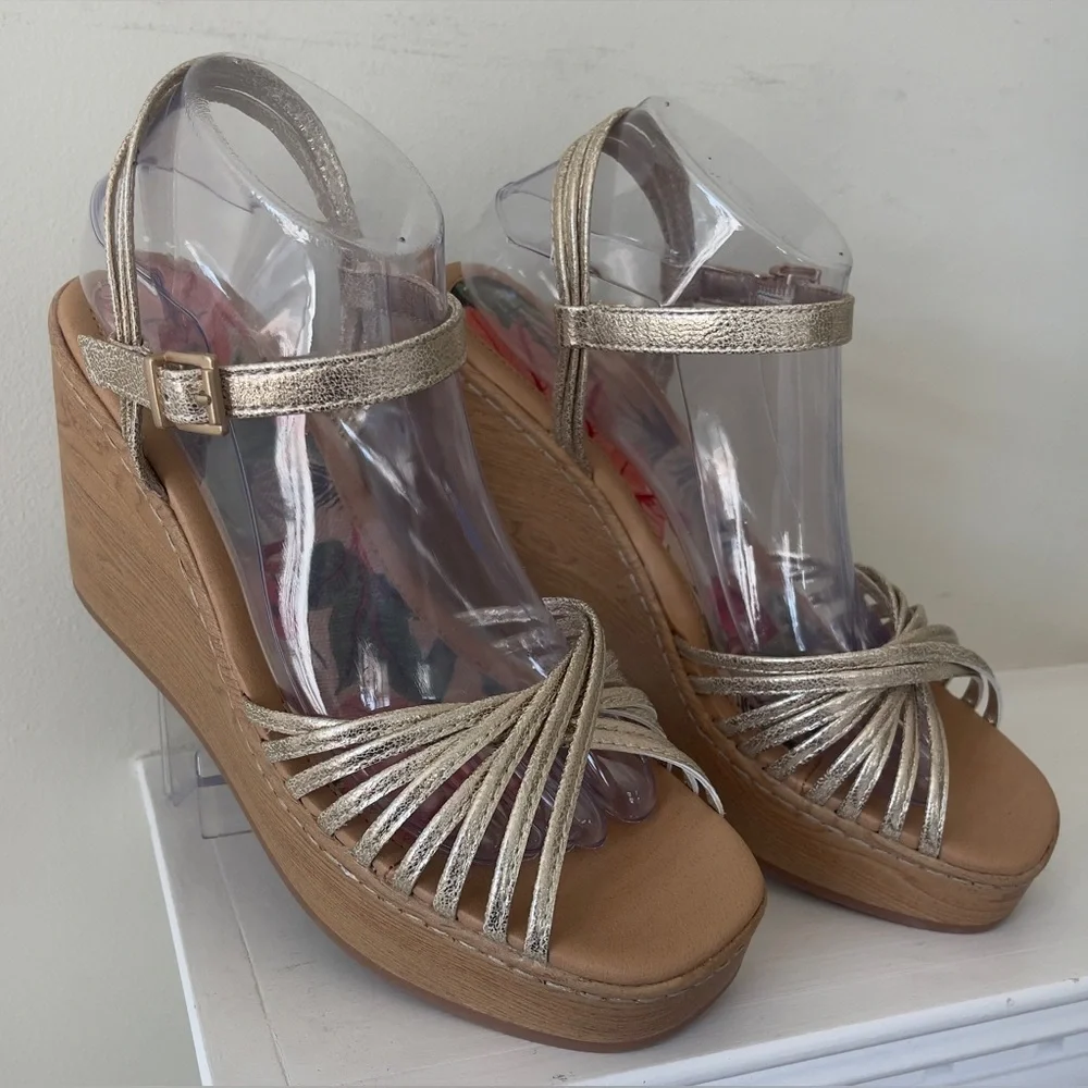 b.o.c Catalina Women's Strappy Comfort Wedge Metallic Gold Sandals NWT Size 9